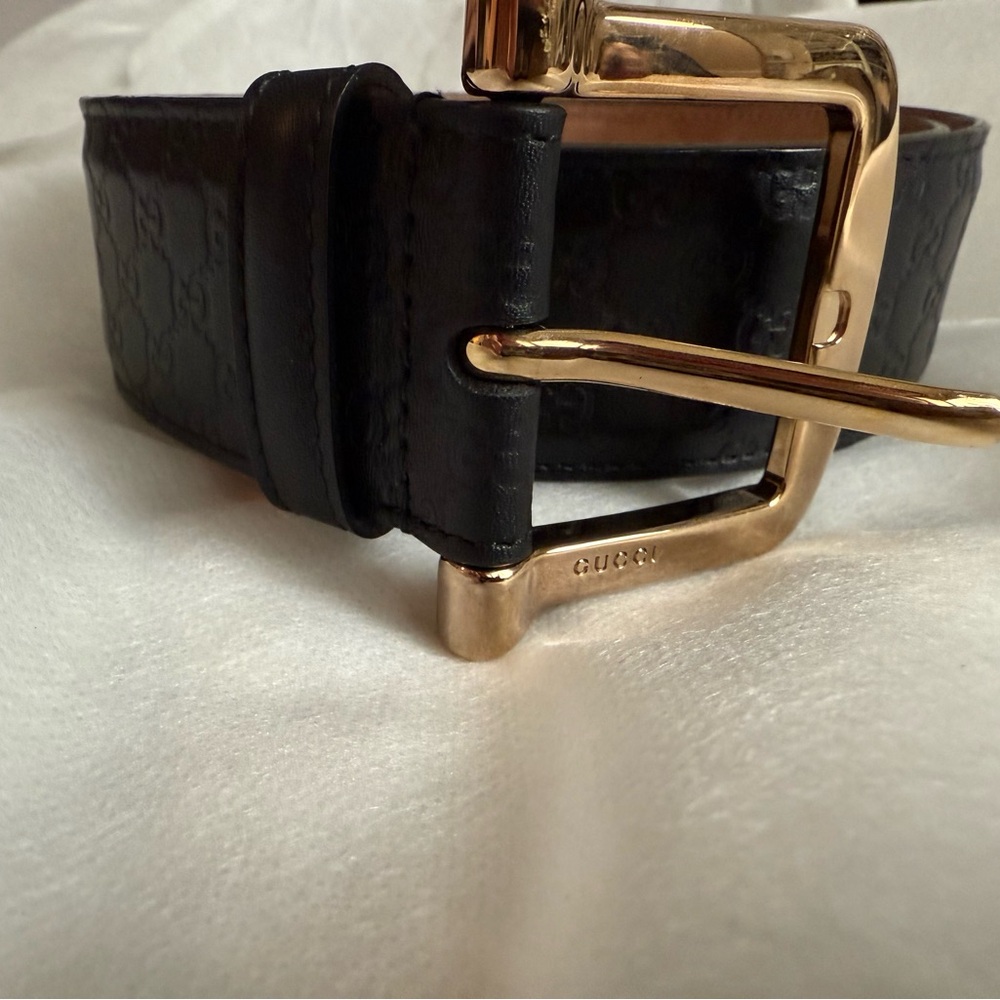 Gucci Black Leather Belt with Gold Buckle excellent - NO longer available